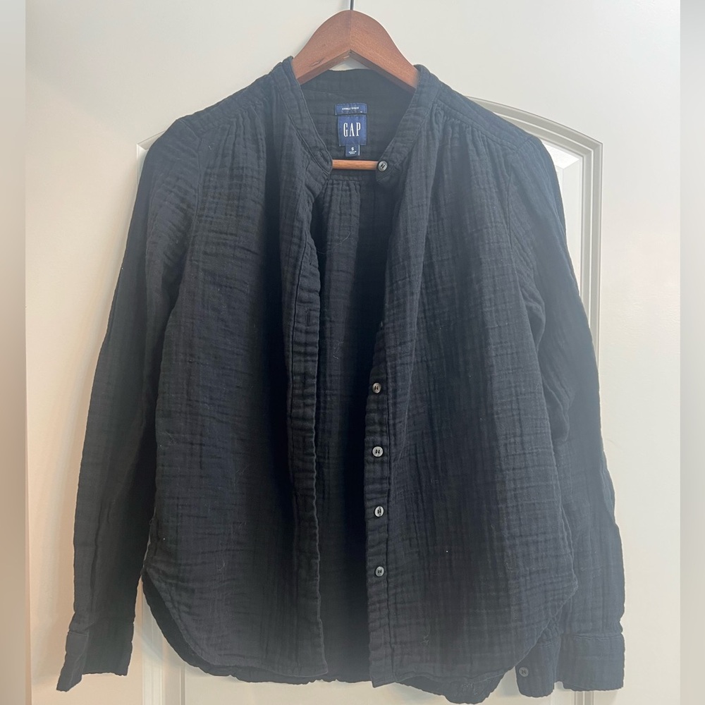 GAP- 100% cotton crinkle gauze button up- size small
